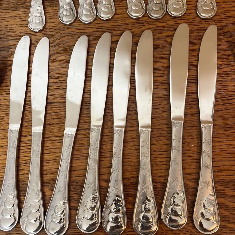 SNOWMAN FROST Cambridge 40 Pieces - 8 Settings 18/0 Stainless Flatware